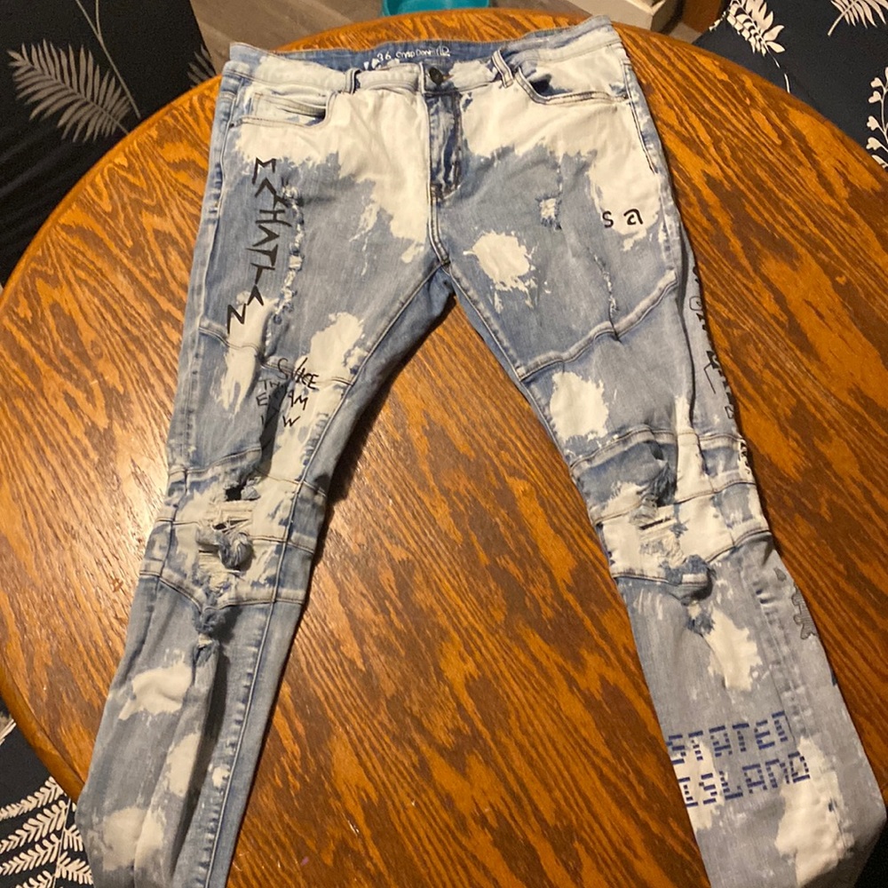 Bleached denim jeans with designs